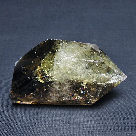 水晶　六角柱　5kgから6kgくらい 虹入り ライトニング水晶ガーデン水晶 六角柱 [t705-7598]