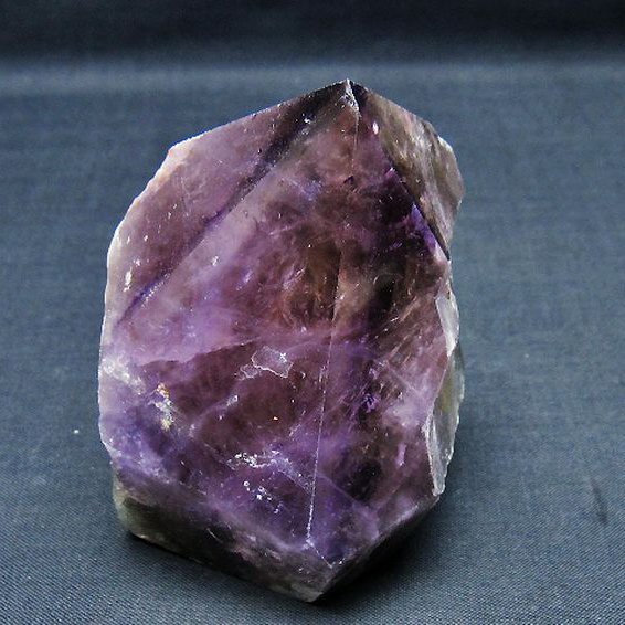 アメジスト 六角柱[T720-1335]