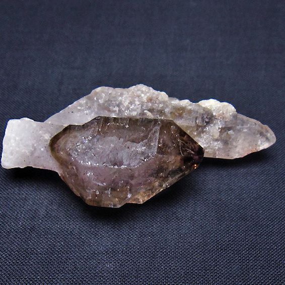 スーパーセブン 原石 [t73-2352]