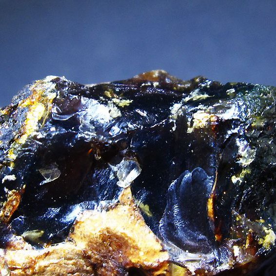 ブルーアンバー 原石[T800-1510]