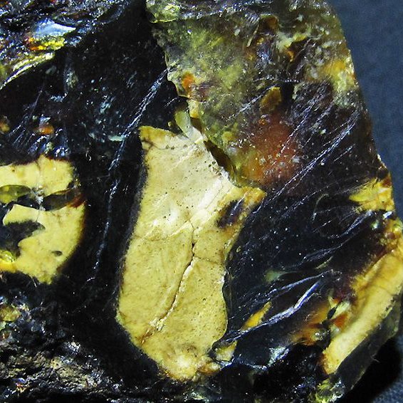 ブルーアンバー 原石[T800-963]