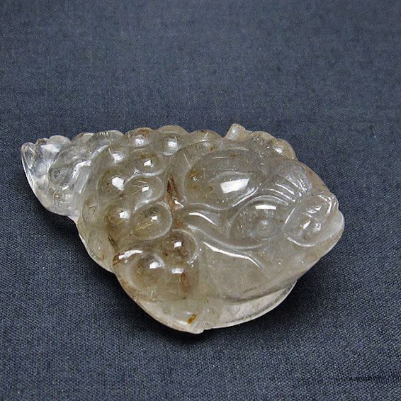 ルチルクォーツ（金針ルチル水晶） 金蟾  置物[T801-413]