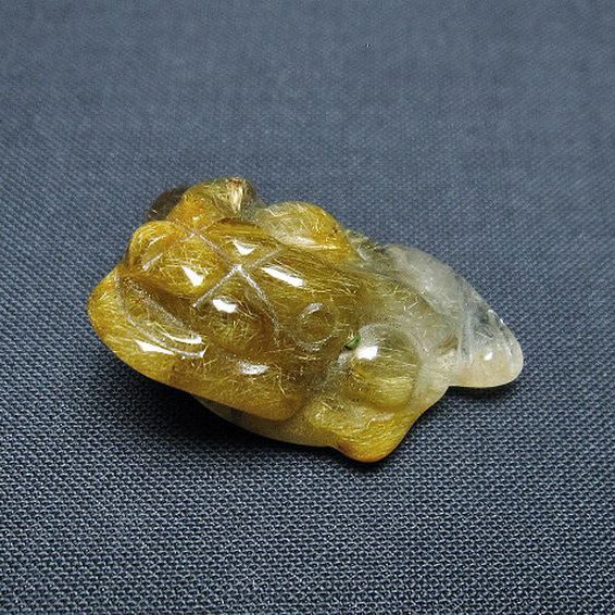 商売繁盛　ルチルクォーツ　満針　金針　守護石　開運　106㍉　211g 金針ルチルクォーツ 金蟾 置物 [t801-584]