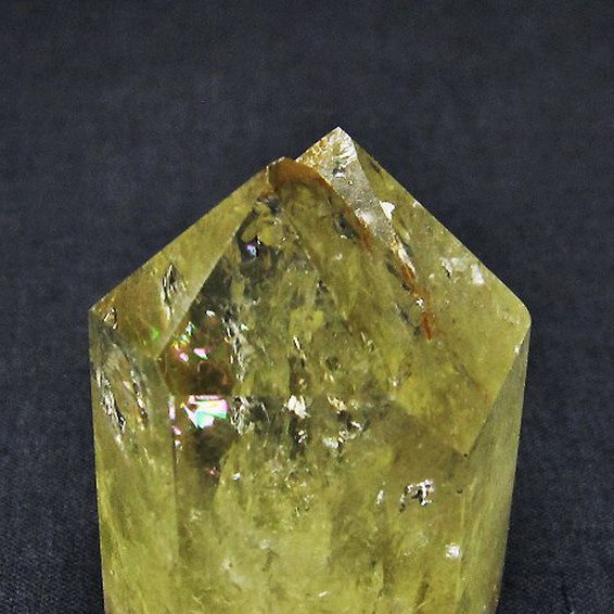 虹入り シトリン水晶 六角柱 [t98-1947]