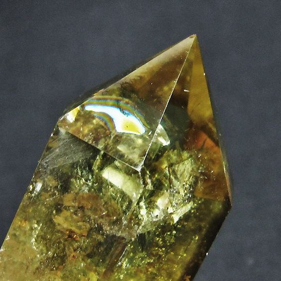 虹入りシトリン6角柱　水晶　観賞石 虹入り シトリン水晶 六角柱[t98-1876]