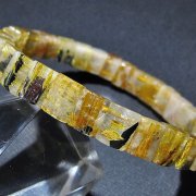 ゴールドタイチンルチル バングル [t107-4399]