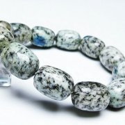 K2ストーン（K2ブルー）は神秘的な色合いと模様の天然石です