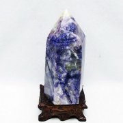 アメジストドームの年間取扱い量10,000本以上の誠安天然石専門店