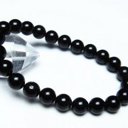 オブシディアン（黒曜石）は太古の昔には石器に使用された歴史の