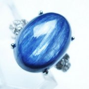 オブシディアン（黒曜石）は太古の昔には石器に使用された歴史の