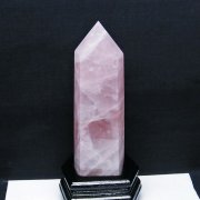 ローズクォーツ（紅石英）は柔らかい優しいピンクの水晶