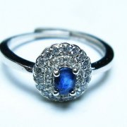 サファイア（青玉）、石言葉は「誠実・信頼」