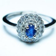 サファイア（青玉）、石言葉は「誠実・信頼」