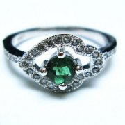 アメジストドームの年間取扱い量10,000本以上の誠安天然石専門店