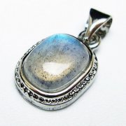 ラブラドライト（曹灰長石）は宇宙や未来の叡智を宿す石