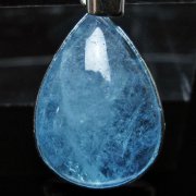 カルサイト（方解石）は水晶と並びポピュラーな天然石