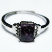 スギライト（杉石）は世界三大ヒーリングストーンのひとつ