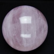 カルサイト（方解石）は水晶と並びポピュラーな天然石