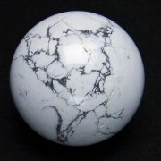 ハウライト【菱苦土石】 丸玉 48mm [T463-1712]