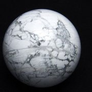ハウライト【菱苦土石】 丸玉 47mm [T463-1814]