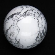 ハウライト【菱苦土石】 丸玉 47mm [t463-1822]