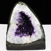 ファントム（幻影水晶）は石の成長力が見える幻想的な天然石