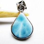 アメジストドームの年間取扱い量10,000本以上の誠安天然石専門店