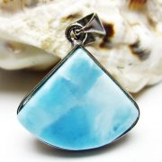 アメジストドームの年間取扱い量10,000本以上の誠安天然石専門店