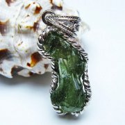 モルダバイト ペンダント [t525-2305]