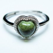 モルダバイトの意味｜希少で価値ある逸品。安心格安でお譲りします。