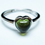 モルダバイトの意味｜希少で価値ある逸品。安心格安でお譲りします。