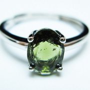 モルダバイトの意味｜希少で価値ある逸品。安心格安でお譲りします。