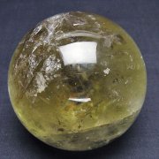 虹入り シトリン水晶 丸玉 62mm [T529-5749]