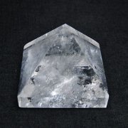 クリスタル（水晶）「ピラミッド」の商品一覧ページ