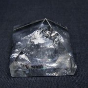 虹入り ヒマラヤ水晶ピラミッド [t600-2663]