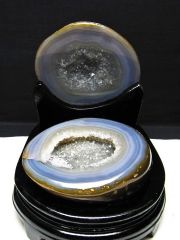 1.6Kg ペア水晶トレジャーメノウ [t604-8126]