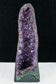 アメジストドームの年間取扱い量10,000本以上の誠安天然石専門店 