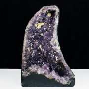 アメジストドームの年間取扱い量10,000本以上の誠安天然石専門店