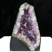 アメジストドームの年間取扱い量10,000本以上の誠安天然石専門店