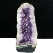 アメジストドームの年間取扱い量10,000本以上の誠安天然石専門店