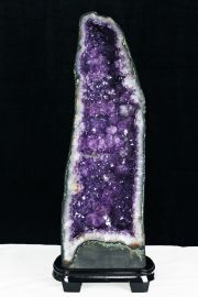 アメジストドームの年間取扱い量10,000本以上の誠安天然石専門店 