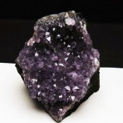 アメジストドームの年間取扱い量10,000本以上の誠安天然石専門店