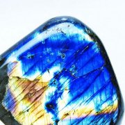 アメジストドームの年間取扱い量10,000本以上の誠安天然石専門店