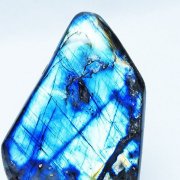 カルサイト（方解石）は水晶と並びポピュラーな天然石