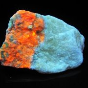 ハックマナイトの意味｜紫外線で変色するコレクターが熱望する希少石
