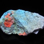 ハックマナイトの意味｜紫外線で変色するコレクターが熱望する希少石