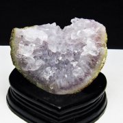 アメジストドームの年間取扱い量10,000本以上の誠安天然石専門店