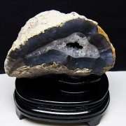 2.6Kg ウルグアイ産 アゲート水晶ドーム [t640-2469]