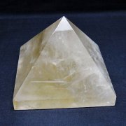 ヒマラヤ水晶ピラミッド [t648-3774]