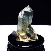 アメジストドームの年間取扱い量10,000本以上の誠安天然石専門店